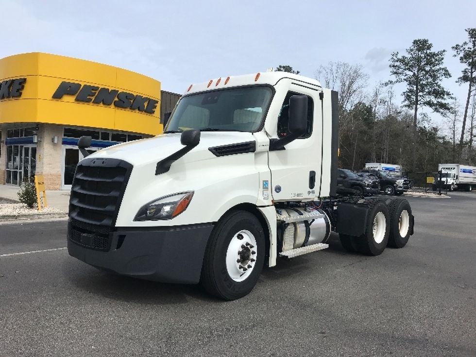 Day Cab Tractor-Heavy Duty Tractors-Freightliner-2021-T12664ST-Ladson-SC-154,346\n\t\tmiles-$ 73,250 - Image 1