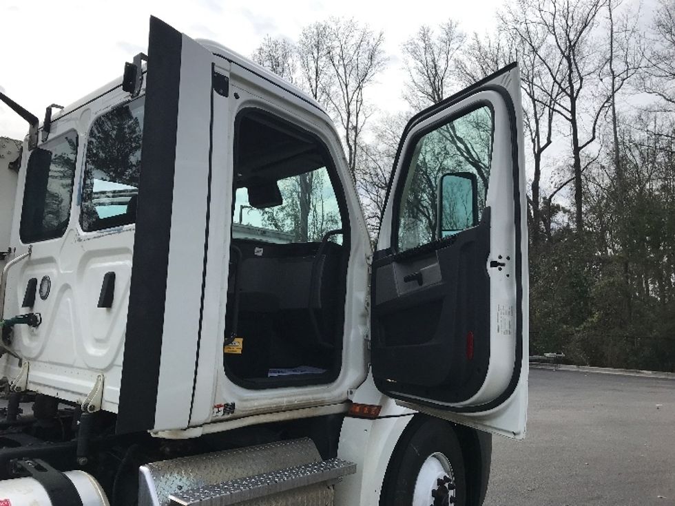 Day Cab Tractor-Heavy Duty Tractors-Freightliner-2021-T12664ST-Ladson-SC-154,346\n\t\tmiles-$ 73,250 - Image 10