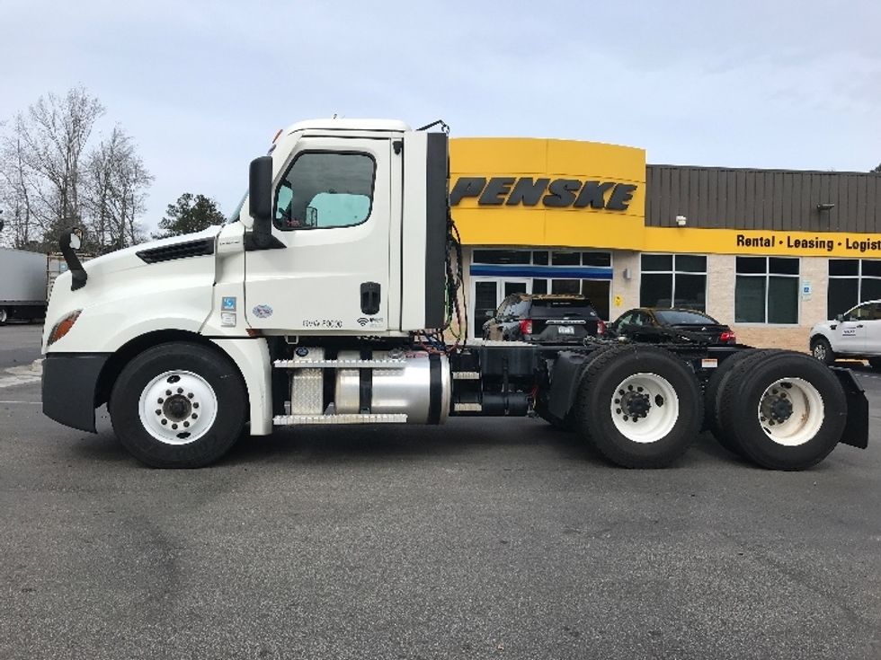 Day Cab Tractor-Heavy Duty Tractors-Freightliner-2021-T12664ST-Ladson-SC-154,346\n\t\tmiles-$ 73,250 - Image 2