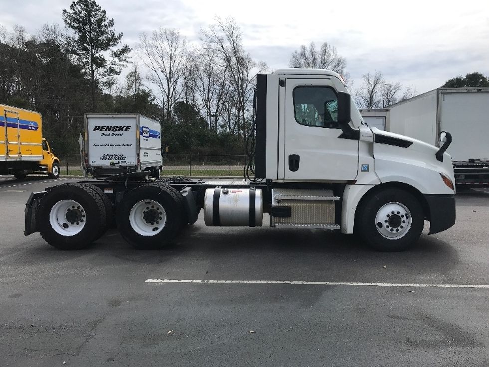 Day Cab Tractor-Heavy Duty Tractors-Freightliner-2021-T12664ST-Ladson-SC-154,346\n\t\tmiles-$ 73,250 - Image 6