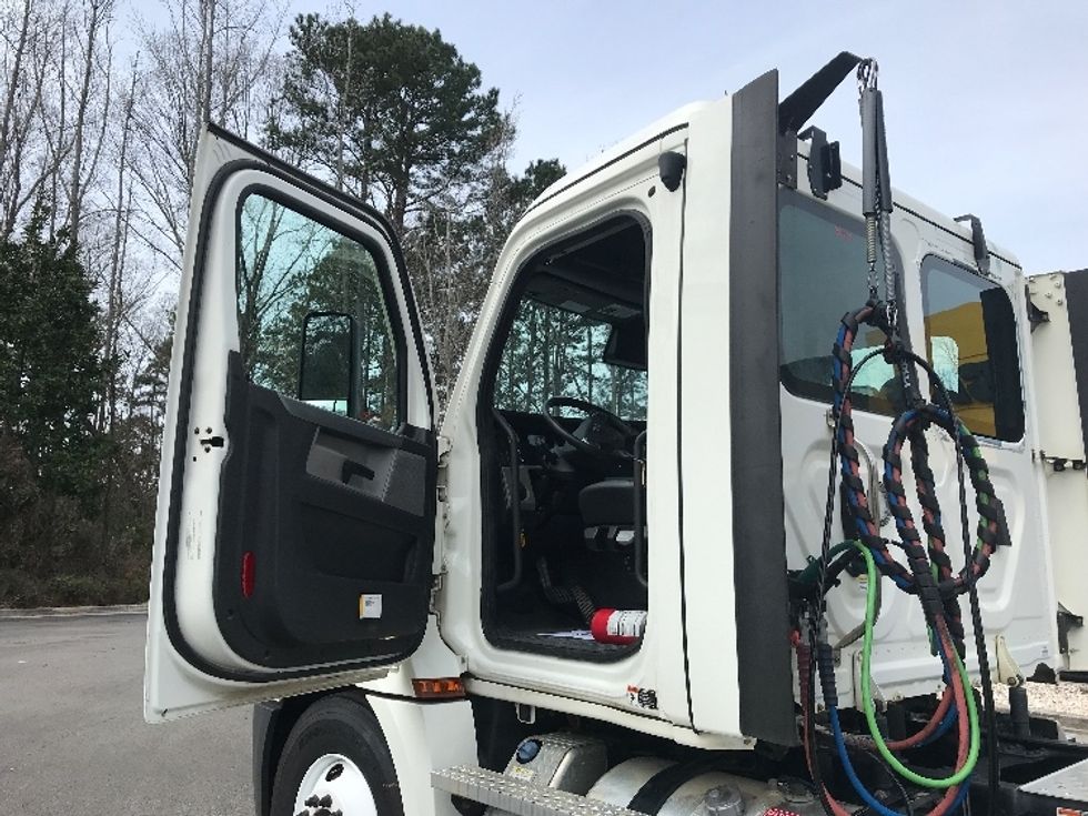 Day Cab Tractor-Heavy Duty Tractors-Freightliner-2021-T12664ST-Ladson-SC-154,346\n\t\tmiles-$ 73,250 - Image 7