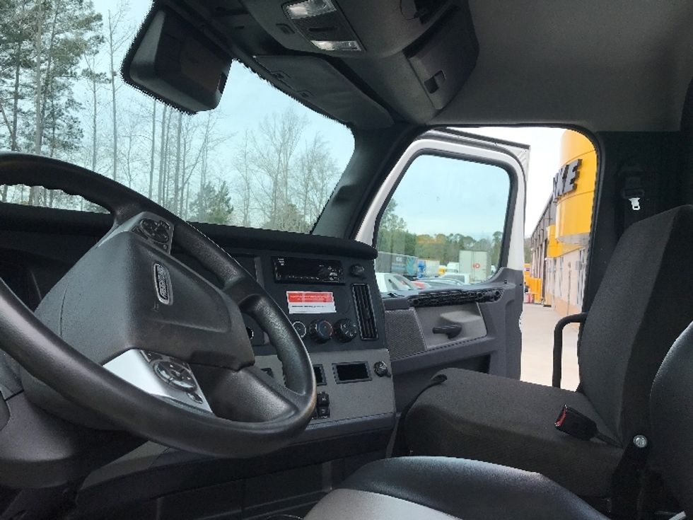 Day Cab Tractor-Heavy Duty Tractors-Freightliner-2021-T12664ST-Ladson-SC-154,346\n\t\tmiles-$ 73,250 - Image 8