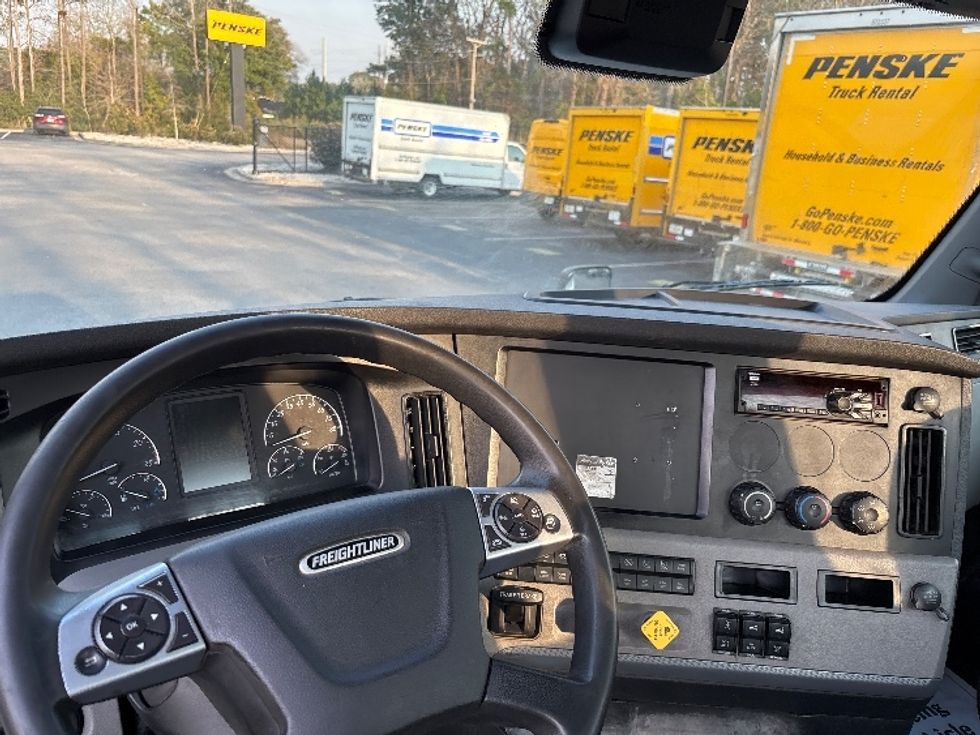 Day Cab Tractor-Heavy Duty Tractors-Freightliner-2021-T12664ST-Ladson-SC-226,345\n\t\tmiles-$ 68,500 - Image 11