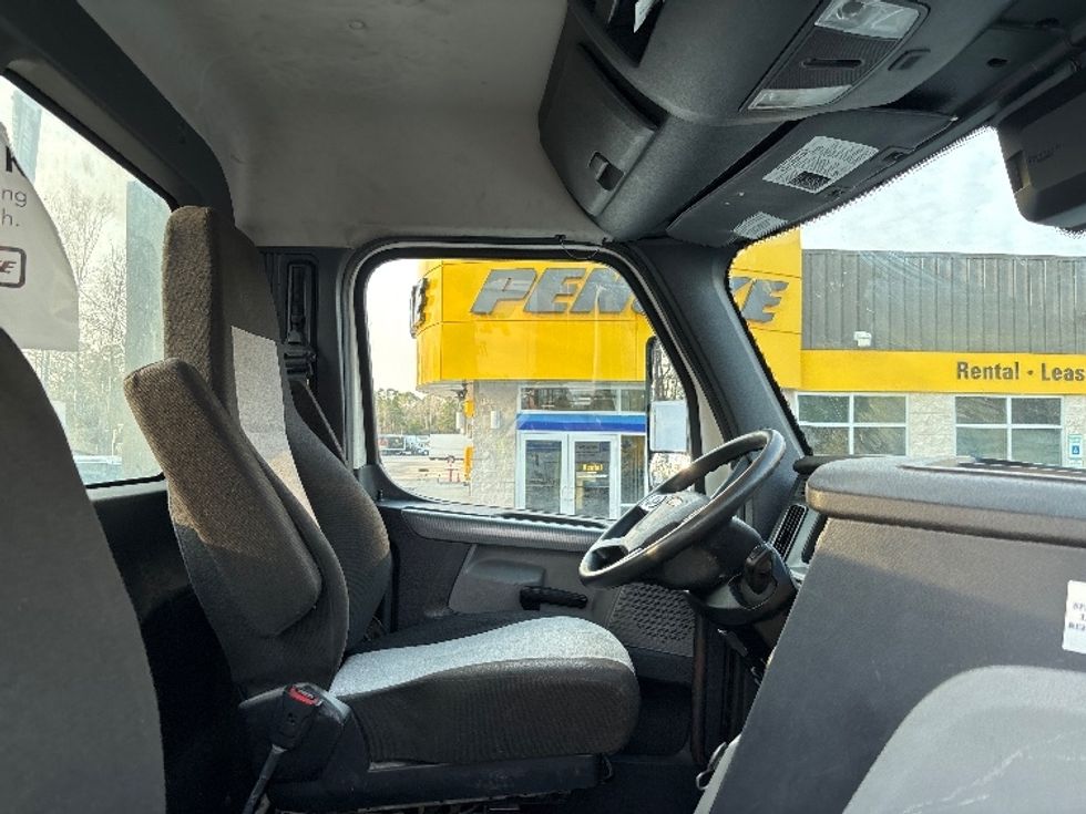 Day Cab Tractor-Heavy Duty Tractors-Freightliner-2021-T12664ST-Ladson-SC-226,345\n\t\tmiles-$ 68,500 - Image 14