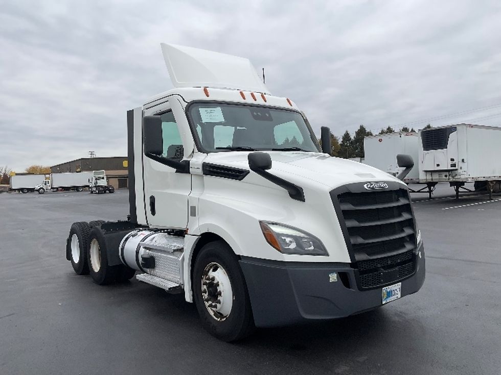 Day Cab Tractor-Heavy Duty Tractors-Freightliner-2021-T12664ST-Lancaster-PA-286,092\n\t\tmiles-$ 61,000 - Image 1