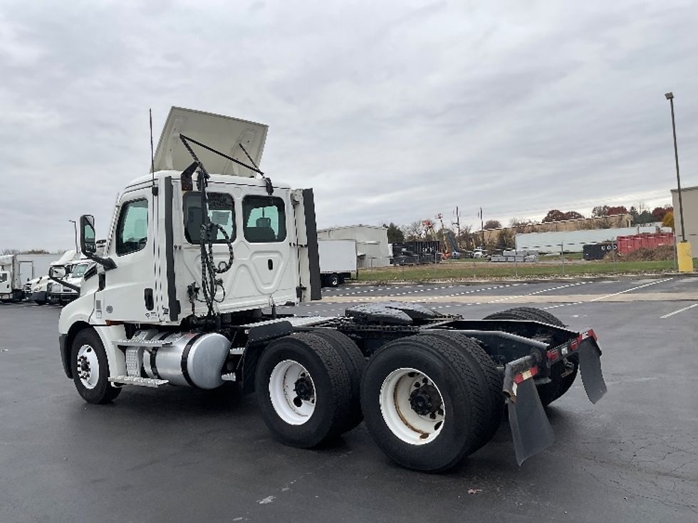 Day Cab Tractor-Heavy Duty Tractors-Freightliner-2021-T12664ST-Lancaster-PA-286,092\n\t\tmiles-$ 61,000 - Image 5