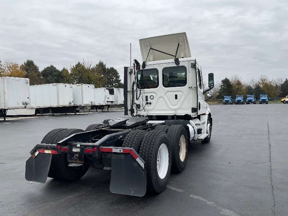 Day Cab Tractor-Heavy Duty Tractors-Freightliner-2021-T12664ST-Lancaster-PA-286,092\n\t\tmiles-$ 61,000 - Image 7