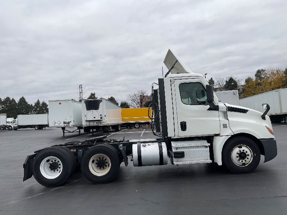 Day Cab Tractor-Heavy Duty Tractors-Freightliner-2021-T12664ST-Lancaster-PA-286,092\n\t\tmiles-$ 61,000 - Image 8