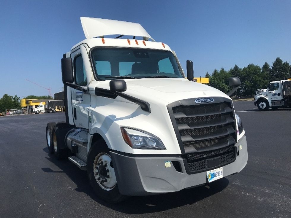 Day Cab Tractor-Heavy Duty Tractors-Freightliner-2021-T12664ST-Lancaster-PA-294,577\n\t\tmiles-$ 61,750 - Image 1
