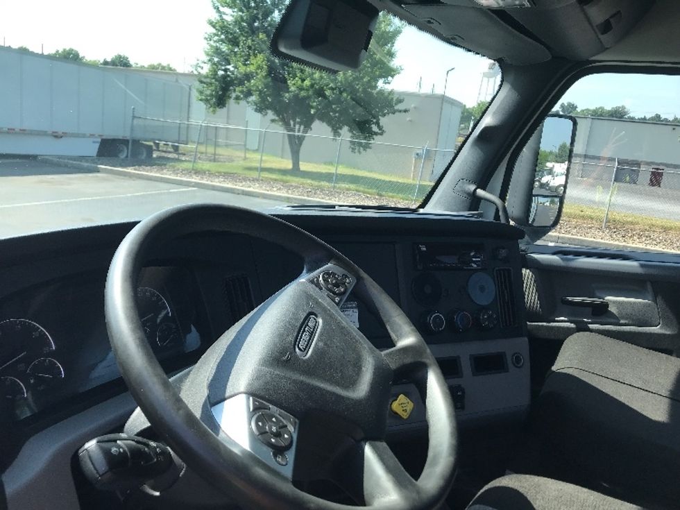 Day Cab Tractor-Heavy Duty Tractors-Freightliner-2021-T12664ST-Lancaster-PA-294,577\n\t\tmiles-$ 61,750 - Image 10