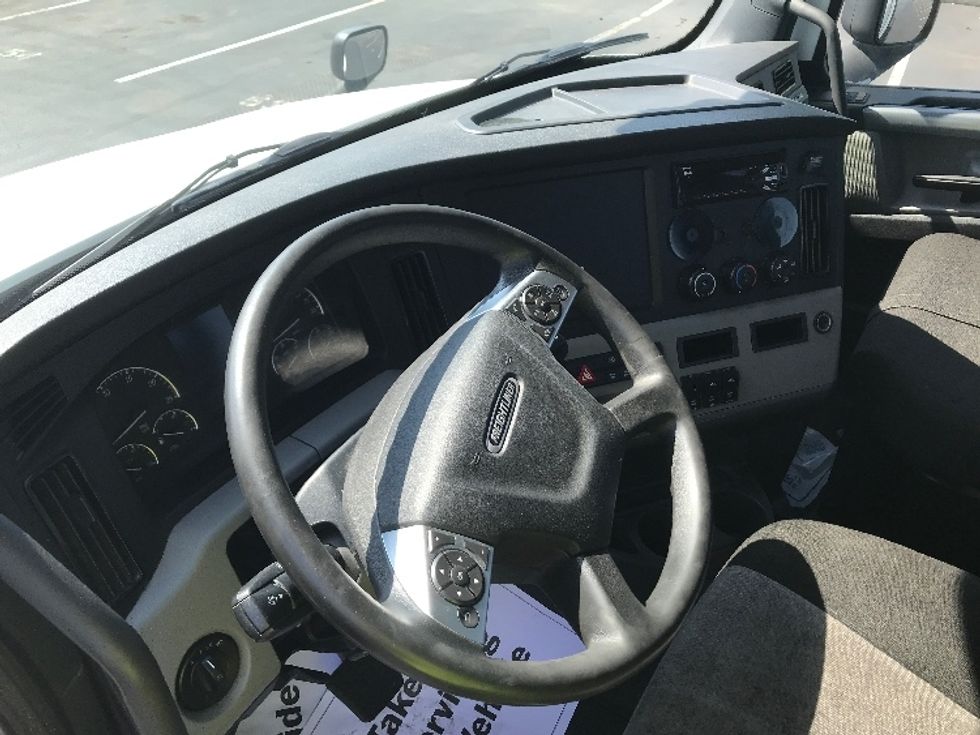 Day Cab Tractor-Heavy Duty Tractors-Freightliner-2021-T12664ST-Lancaster-PA-294,577\n\t\tmiles-$ 61,750 - Image 11