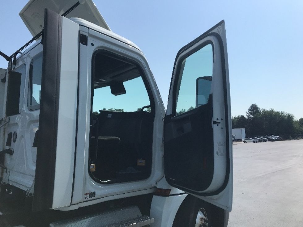 Day Cab Tractor-Heavy Duty Tractors-Freightliner-2021-T12664ST-Lancaster-PA-294,577\n\t\tmiles-$ 61,750 - Image 12