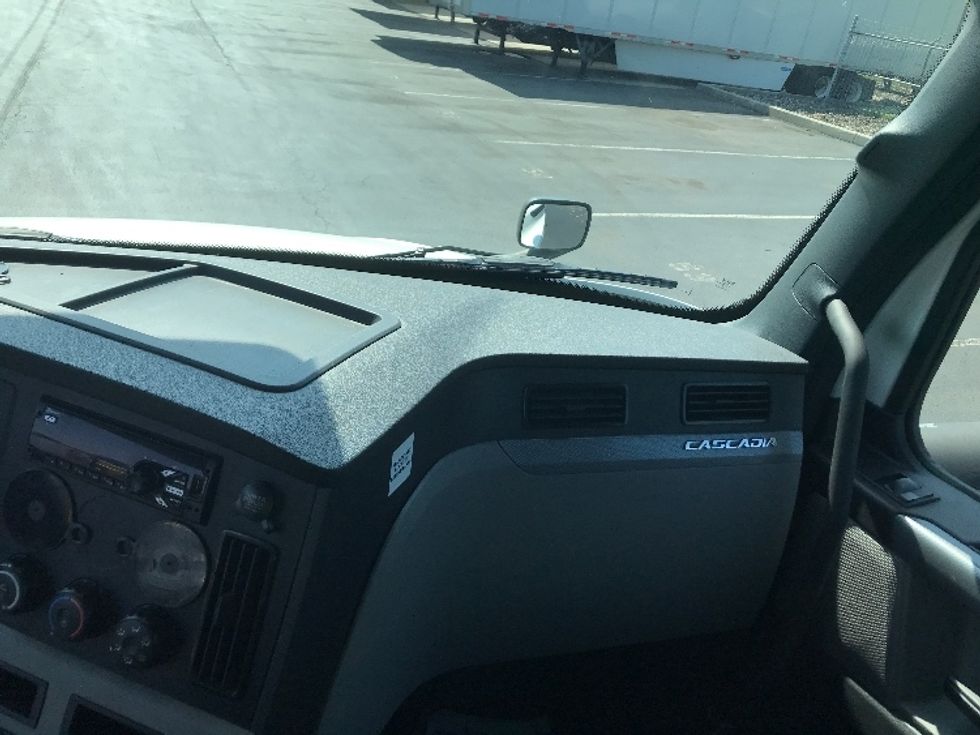 Day Cab Tractor-Heavy Duty Tractors-Freightliner-2021-T12664ST-Lancaster-PA-294,577\n\t\tmiles-$ 61,750 - Image 13