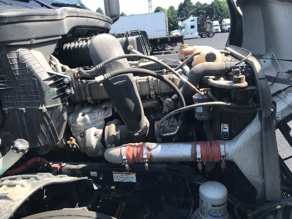 Day Cab Tractor-Heavy Duty Tractors-Freightliner-2021-T12664ST-Lancaster-PA-294,577\n\t\tmiles-$ 61,750 - Image 15
