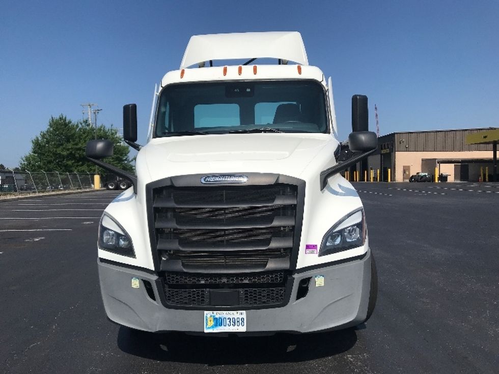 Day Cab Tractor-Heavy Duty Tractors-Freightliner-2021-T12664ST-Lancaster-PA-294,577\n\t\tmiles-$ 61,750 - Image 2