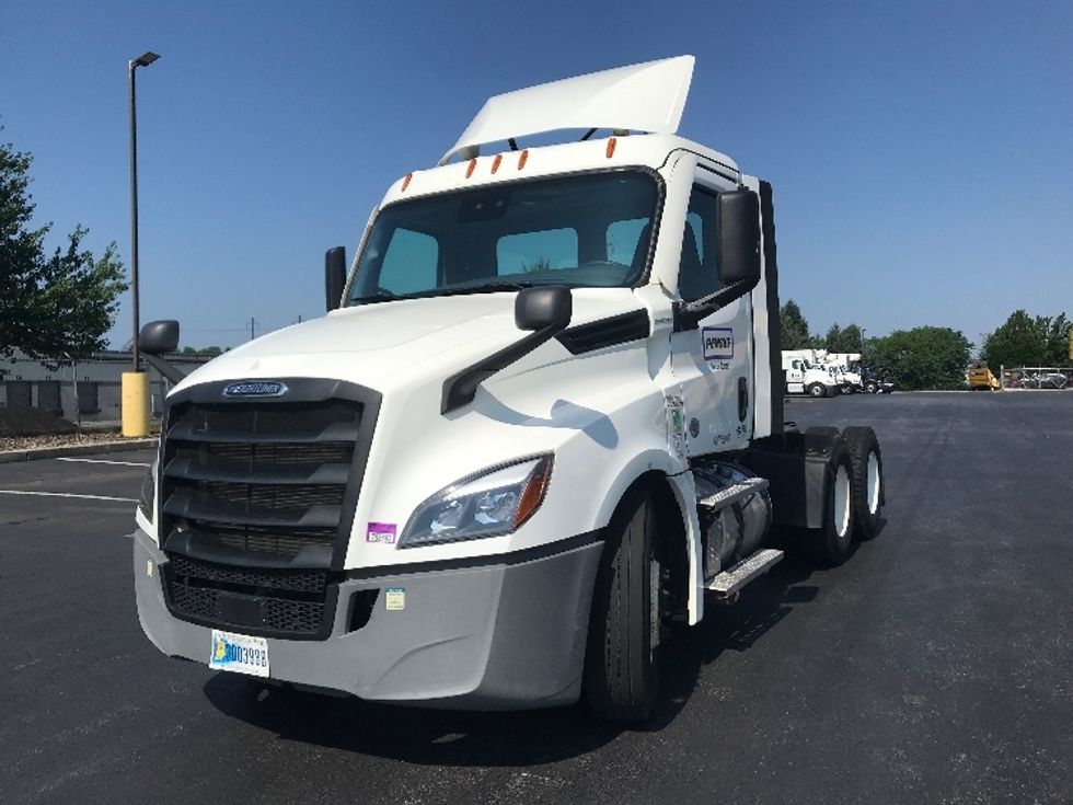 Day Cab Tractor-Heavy Duty Tractors-Freightliner-2021-T12664ST-Lancaster-PA-294,577\n\t\tmiles-$ 61,750 - Image 3