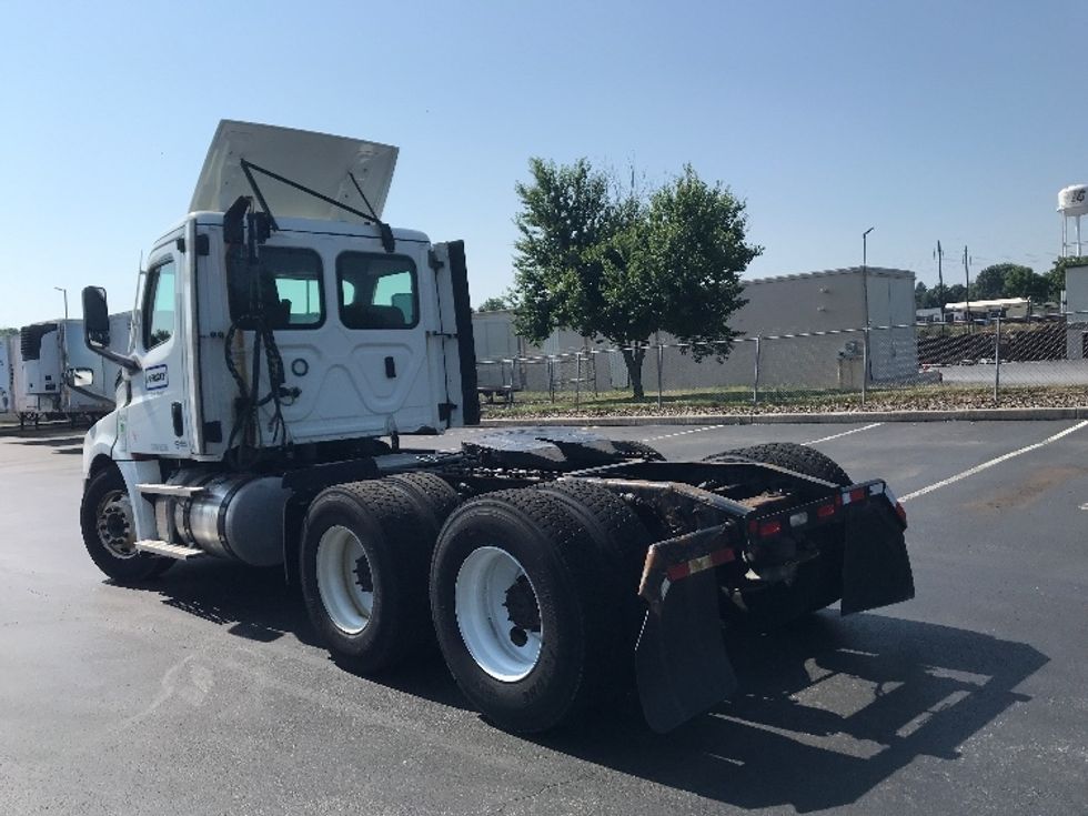 Day Cab Tractor-Heavy Duty Tractors-Freightliner-2021-T12664ST-Lancaster-PA-294,577\n\t\tmiles-$ 61,750 - Image 5