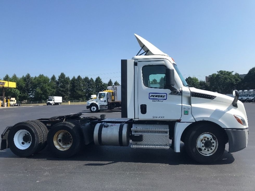 Day Cab Tractor-Heavy Duty Tractors-Freightliner-2021-T12664ST-Lancaster-PA-294,577\n\t\tmiles-$ 61,750 - Image 8