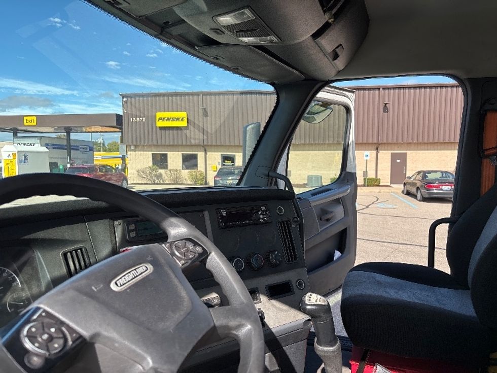 Day Cab Tractor-Heavy Duty Tractors-Freightliner-2021-T12664ST-Lansing-MI-609,624\n\t\tmiles-$ 30,500 - Image 10