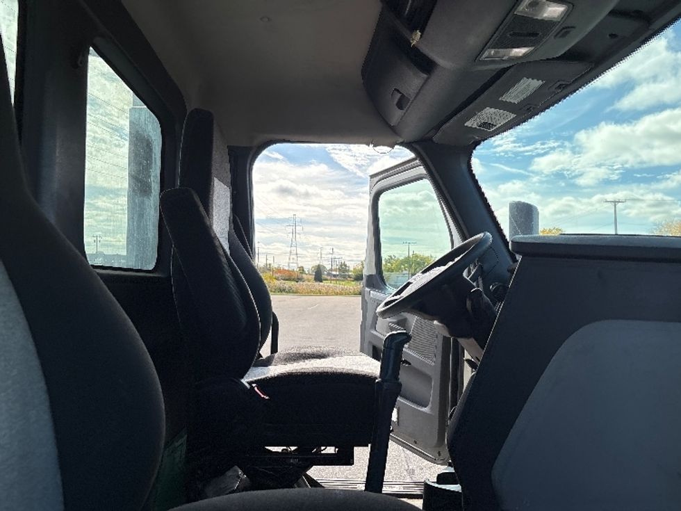 Day Cab Tractor-Heavy Duty Tractors-Freightliner-2021-T12664ST-Lansing-MI-609,624\n\t\tmiles-$ 30,500 - Image 14