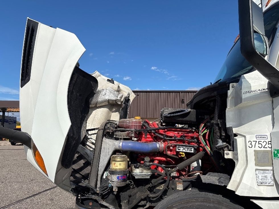 Day Cab Tractor-Heavy Duty Tractors-Freightliner-2021-T12664ST-Lansing-MI-609,624\n\t\tmiles-$ 30,500 - Image 16