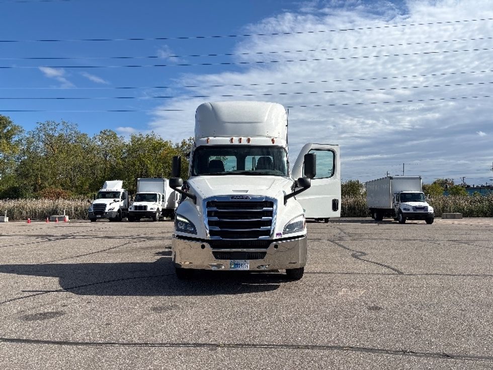 Day Cab Tractor-Heavy Duty Tractors-Freightliner-2021-T12664ST-Lansing-MI-609,624\n\t\tmiles-$ 30,500 - Image 2