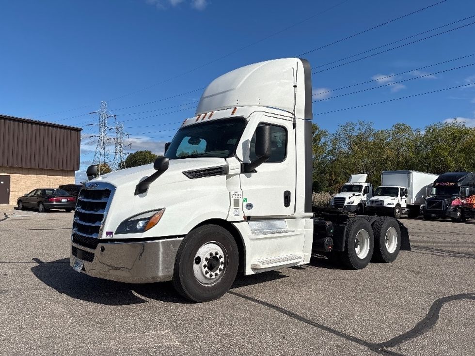 Day Cab Tractor-Heavy Duty Tractors-Freightliner-2021-T12664ST-Lansing-MI-609,624\n\t\tmiles-$ 30,500 - Image 3