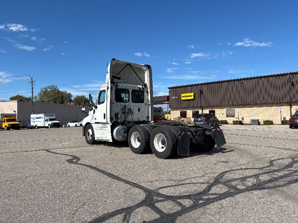 Day Cab Tractor-Heavy Duty Tractors-Freightliner-2021-T12664ST-Lansing-MI-609,624\n\t\tmiles-$ 30,500 - Image 5