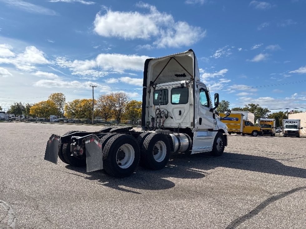 Day Cab Tractor-Heavy Duty Tractors-Freightliner-2021-T12664ST-Lansing-MI-609,624\n\t\tmiles-$ 30,500 - Image 7