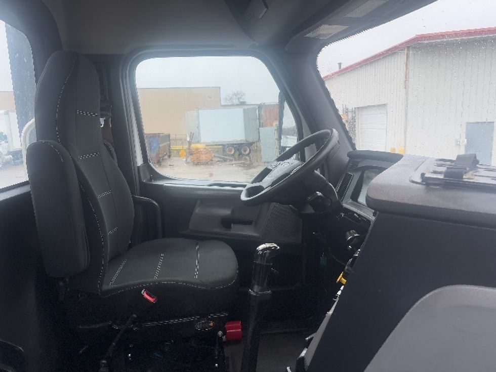 Day Cab Tractor-Heavy Duty Tractors-Freightliner-2021-T12664ST-Lansing-MI-696,890\n\t\tmiles-$ 26,750 - Image 14