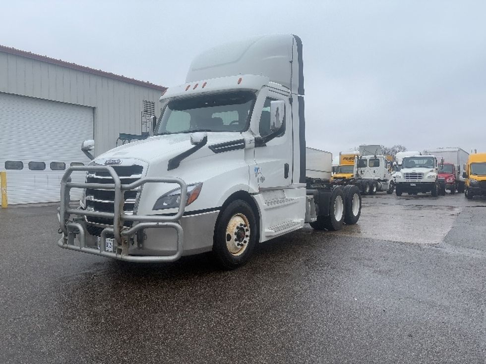 Day Cab Tractor-Heavy Duty Tractors-Freightliner-2021-T12664ST-Lansing-MI-696,890\n\t\tmiles-$ 26,750 - Image 3