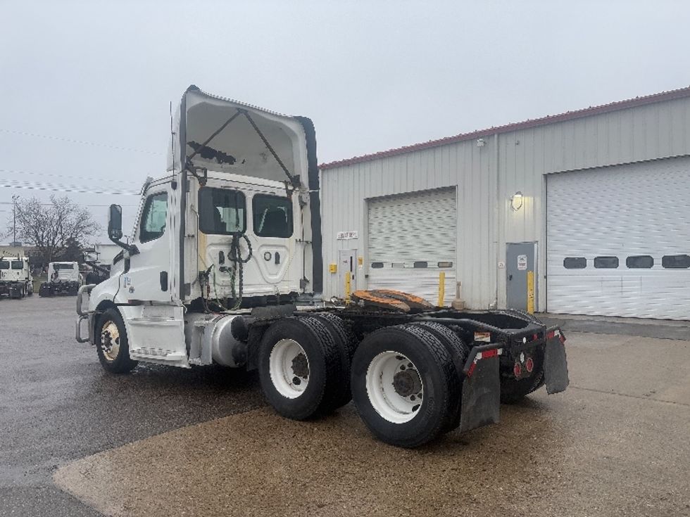 Day Cab Tractor-Heavy Duty Tractors-Freightliner-2021-T12664ST-Lansing-MI-696,890\n\t\tmiles-$ 26,750 - Image 5