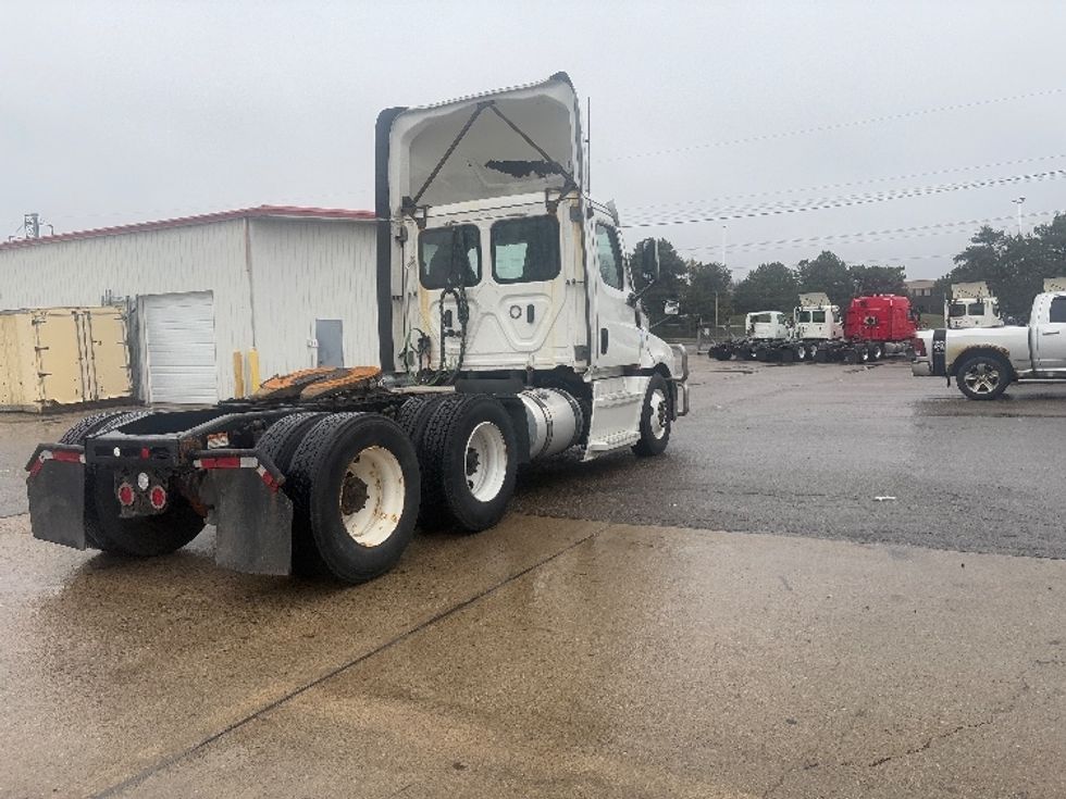 Day Cab Tractor-Heavy Duty Tractors-Freightliner-2021-T12664ST-Lansing-MI-696,890\n\t\tmiles-$ 26,750 - Image 7