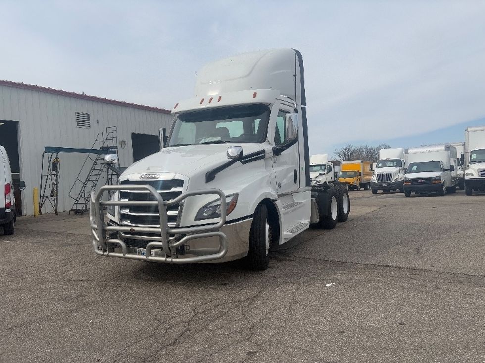 Day Cab Tractor-Heavy Duty Tractors-Freightliner-2021-T12664ST-Lansing-MI-697,804\n\t\tmiles-$ 26,250 - Image 3