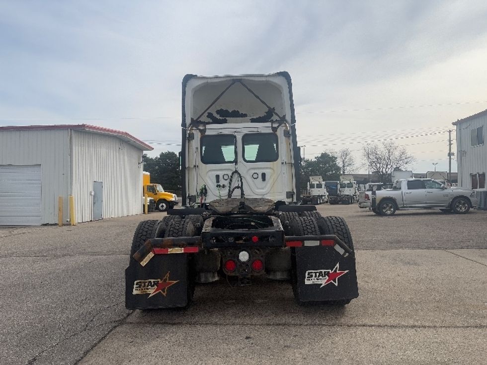 Day Cab Tractor-Heavy Duty Tractors-Freightliner-2021-T12664ST-Lansing-MI-697,804\n\t\tmiles-$ 26,250 - Image 6