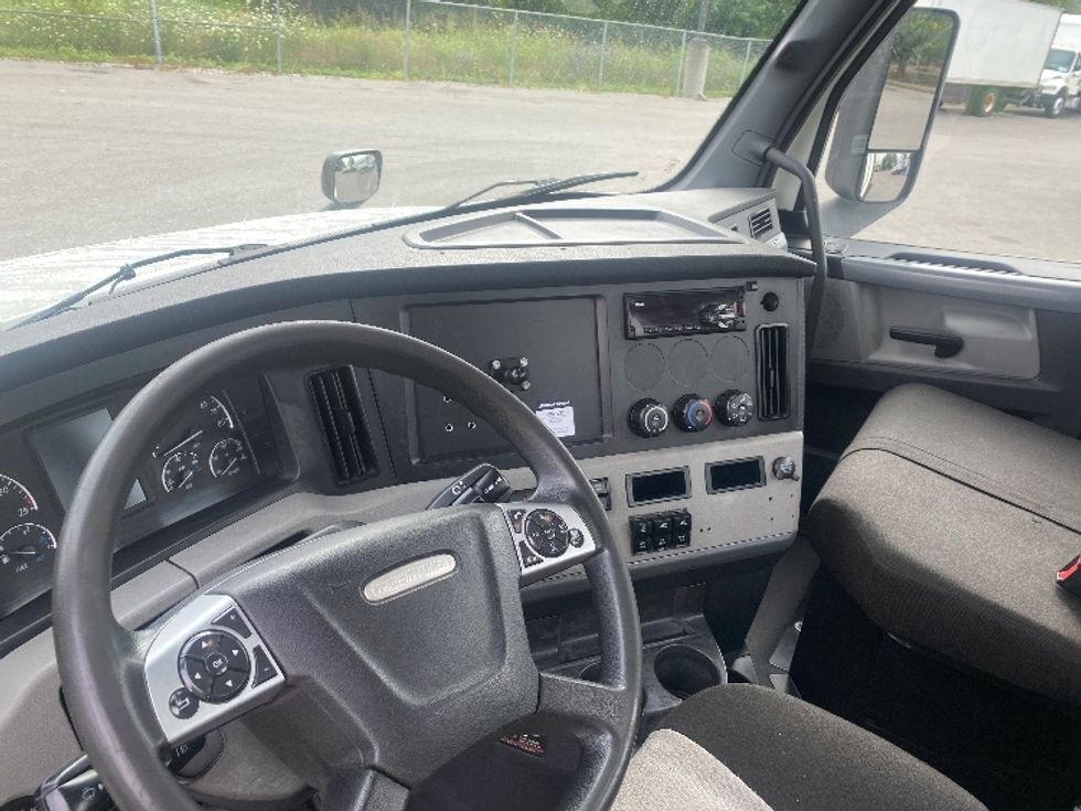 Day Cab Tractor-Heavy Duty Tractors-Freightliner-2021-T12664ST-Lexington-KY-300,608\n\t\tmiles-$ 66,250 - Image 10