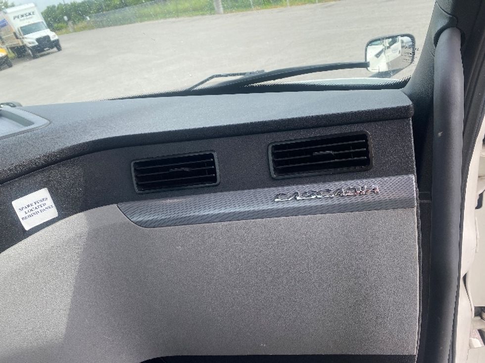 Day Cab Tractor-Heavy Duty Tractors-Freightliner-2021-T12664ST-Lexington-KY-300,608\n\t\tmiles-$ 66,250 - Image 13