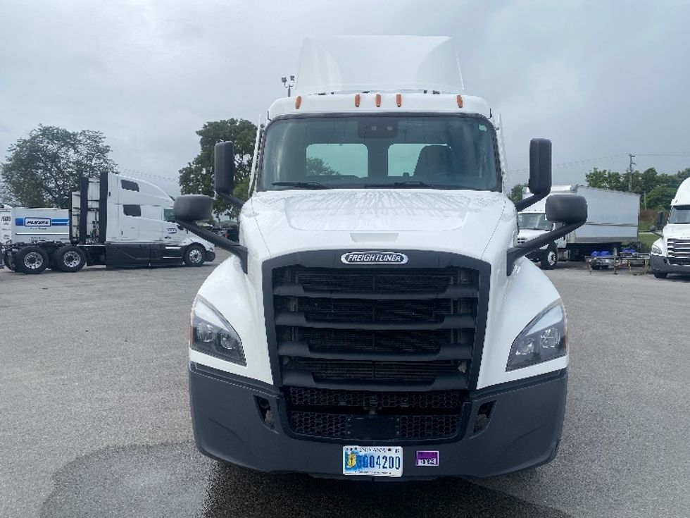 Day Cab Tractor-Heavy Duty Tractors-Freightliner-2021-T12664ST-Lexington-KY-300,608\n\t\tmiles-$ 66,250 - Image 2