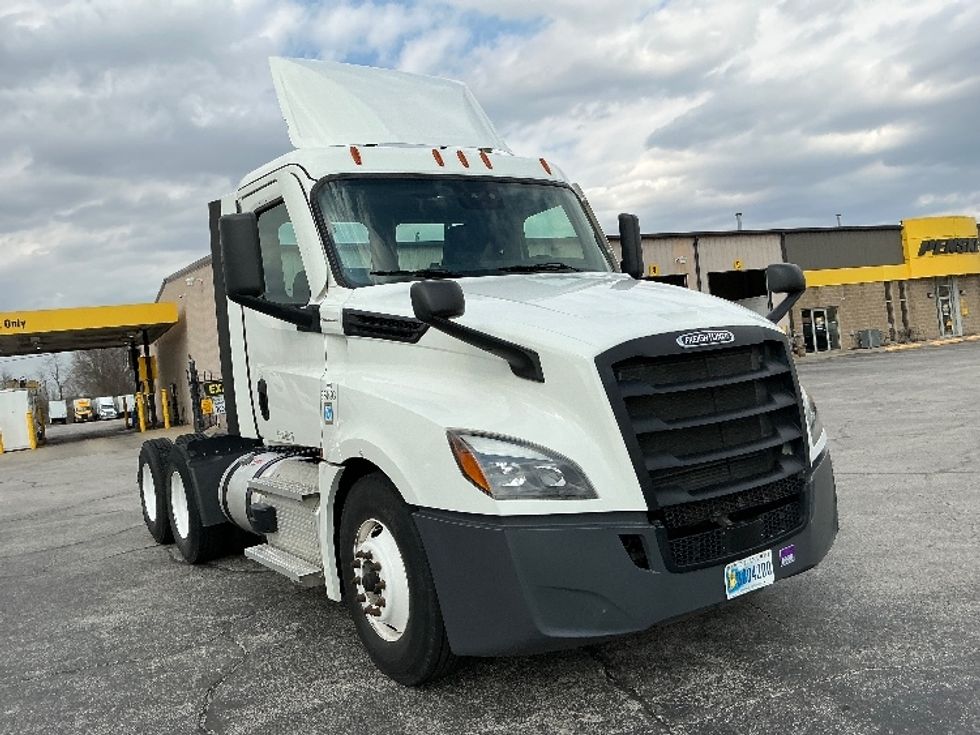 Day Cab Tractor-Heavy Duty Tractors-Freightliner-2021-T12664ST-Lexington-KY-309,378\n\t\tmiles-$ 65,750 - Image 1