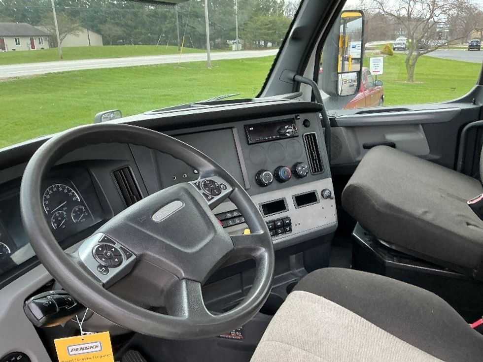 Day Cab Tractor-Heavy Duty Tractors-Freightliner-2021-T12664ST-Lexington-KY-309,378\n\t\tmiles-$ 65,750 - Image 10