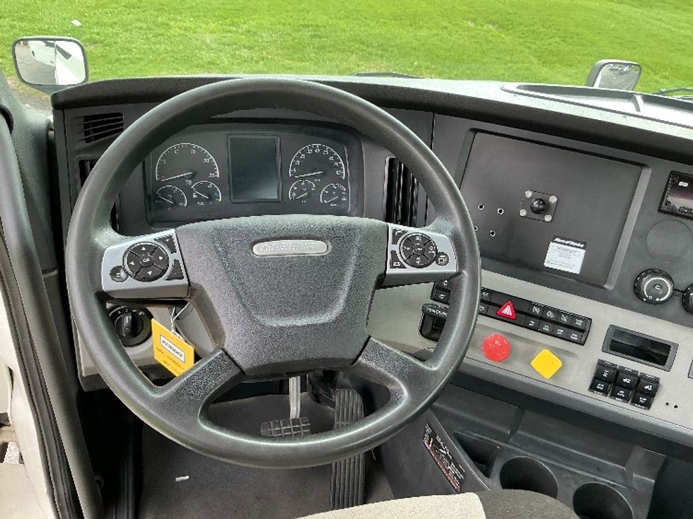 Day Cab Tractor-Heavy Duty Tractors-Freightliner-2021-T12664ST-Lexington-KY-309,378\n\t\tmiles-$ 65,750 - Image 11