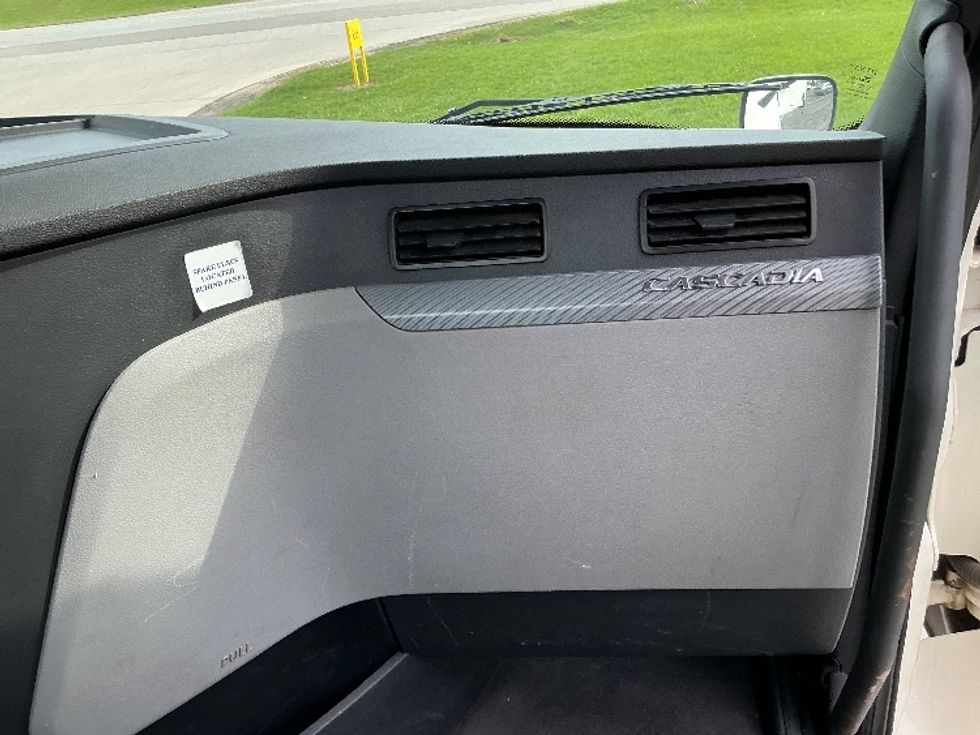 Day Cab Tractor-Heavy Duty Tractors-Freightliner-2021-T12664ST-Lexington-KY-309,378\n\t\tmiles-$ 65,750 - Image 13