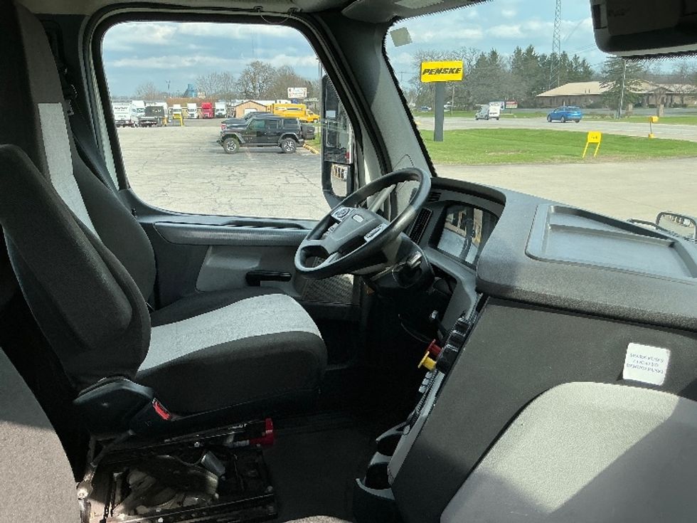 Day Cab Tractor-Heavy Duty Tractors-Freightliner-2021-T12664ST-Lexington-KY-309,378\n\t\tmiles-$ 65,750 - Image 14