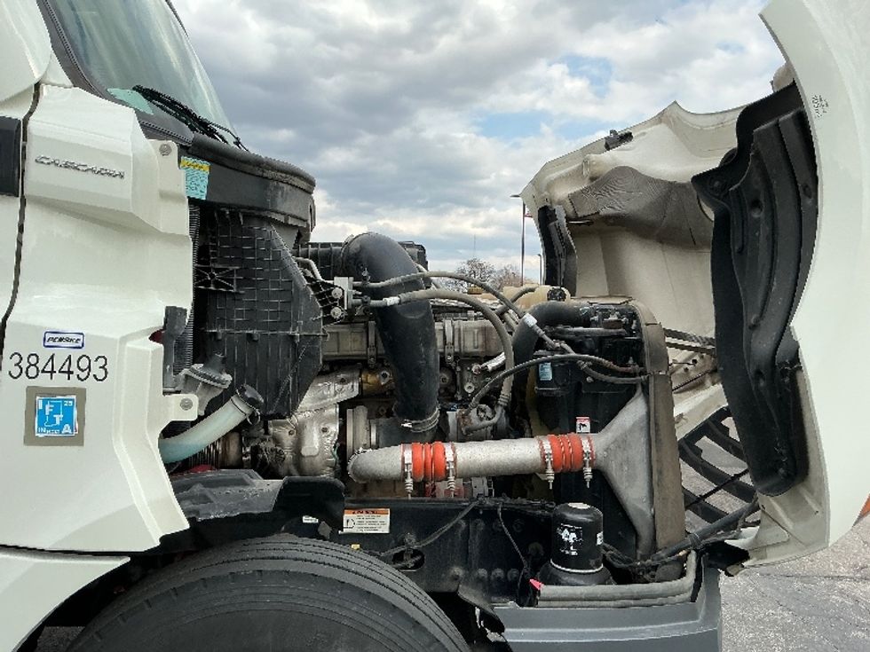 Day Cab Tractor-Heavy Duty Tractors-Freightliner-2021-T12664ST-Lexington-KY-309,378\n\t\tmiles-$ 65,750 - Image 15