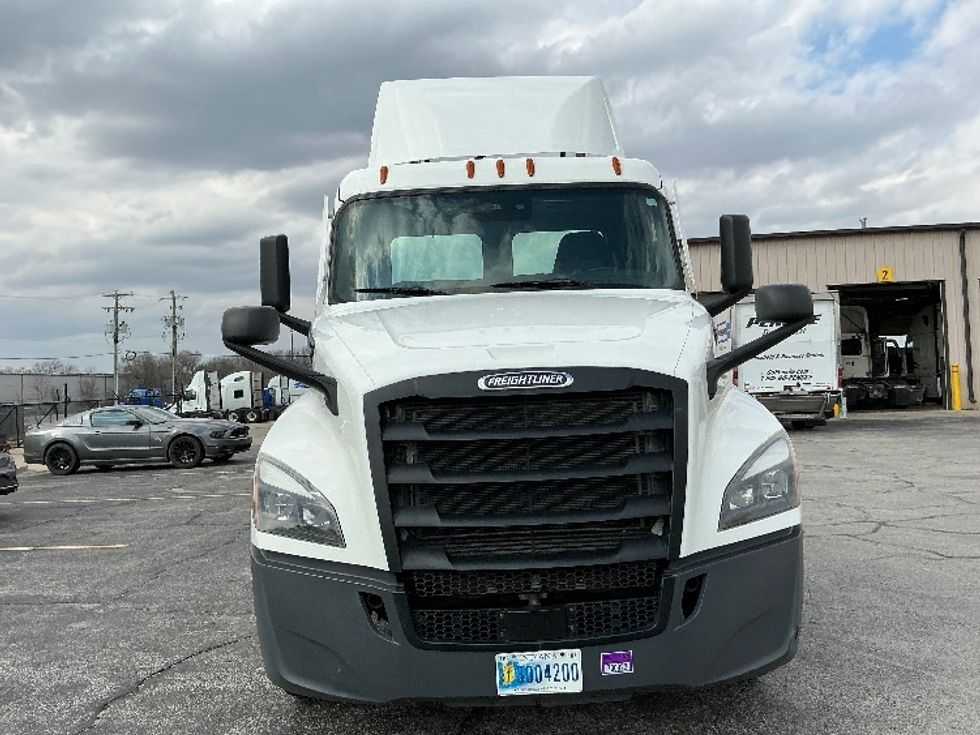 Day Cab Tractor-Heavy Duty Tractors-Freightliner-2021-T12664ST-Lexington-KY-309,378\n\t\tmiles-$ 65,750 - Image 2