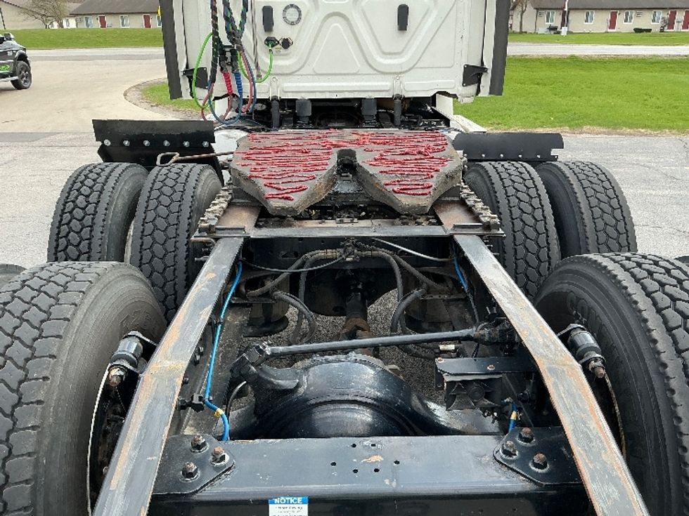 Day Cab Tractor-Heavy Duty Tractors-Freightliner-2021-T12664ST-Lexington-KY-309,378\n\t\tmiles-$ 65,750 - Image 6