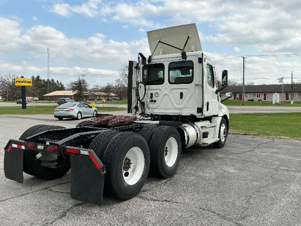 Day Cab Tractor-Heavy Duty Tractors-Freightliner-2021-T12664ST-Lexington-KY-309,378\n\t\tmiles-$ 65,750 - Image 7