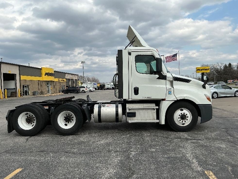 Day Cab Tractor-Heavy Duty Tractors-Freightliner-2021-T12664ST-Lexington-KY-309,378\n\t\tmiles-$ 65,750 - Image 8
