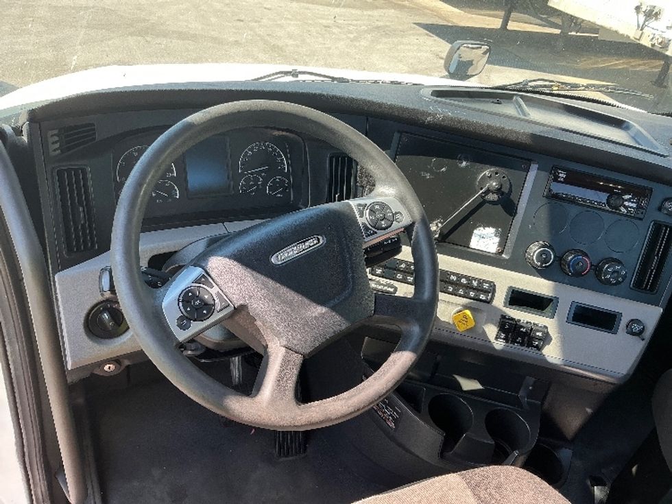 Day Cab Tractor-Heavy Duty Tractors-Freightliner-2021-T12664ST-Lexington-KY-498,665\n\t\tmiles-$ 49,250 - Image 11