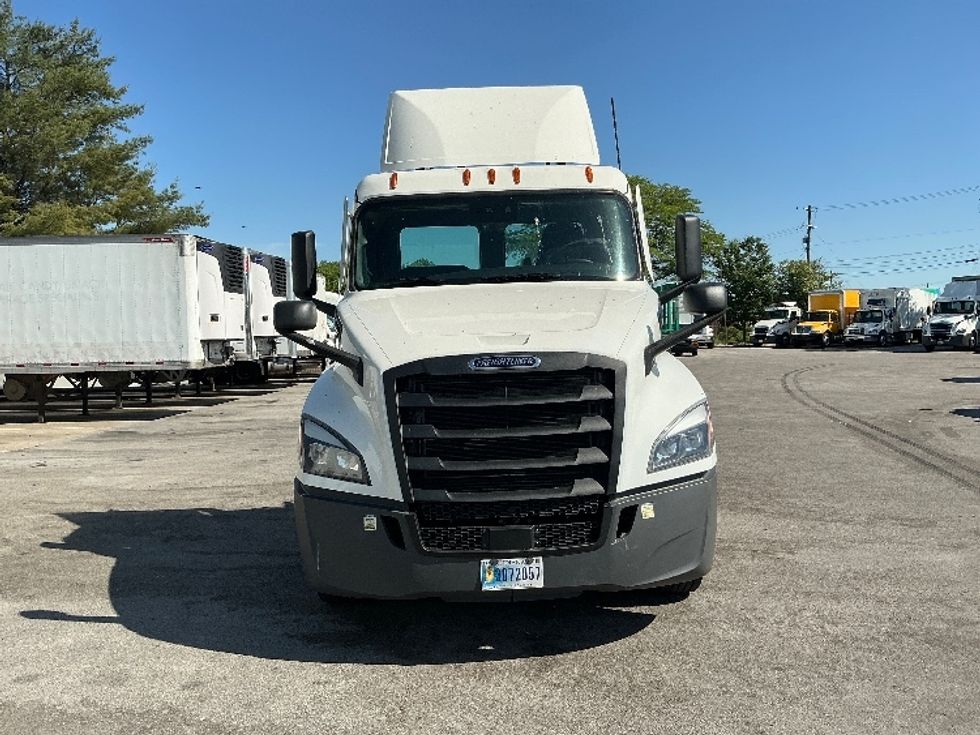 Day Cab Tractor-Heavy Duty Tractors-Freightliner-2021-T12664ST-Lexington-KY-498,665\n\t\tmiles-$ 49,250 - Image 2